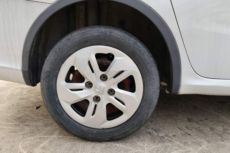 Used Baojun 310W 2017 1.5L Manual Comfort Version China V Right Rear Wheel Hub