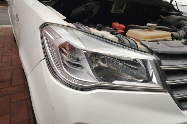 Used Dongfeng Fengon 330 2018 1.5L 330S Premium Edition DK15 Right Front Headlight