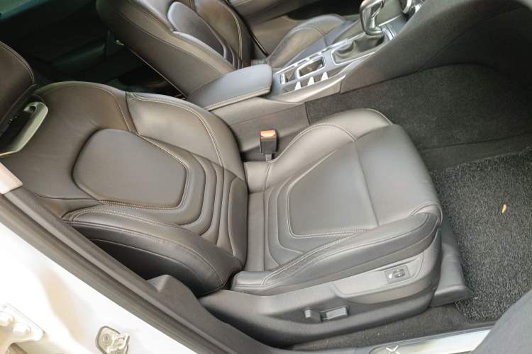 Used DS 5 2014 1.6T Luxury Edition THP160 Right Front Seat