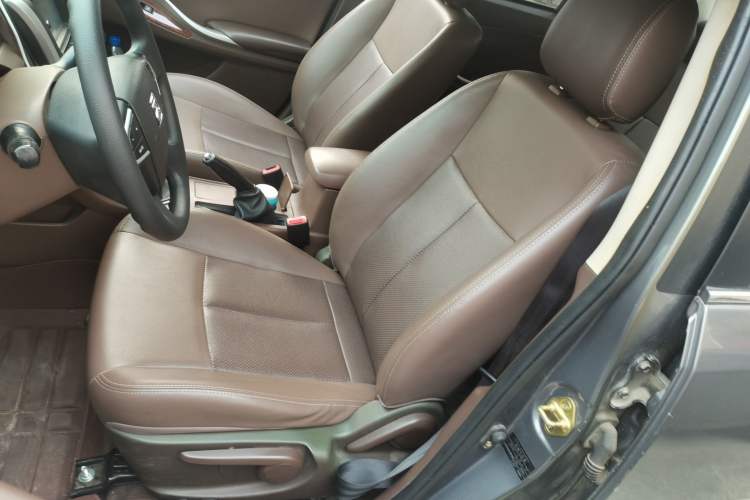 Used Zotye Z300 2014 1.5L Urban Edition Manual Luxury Model
