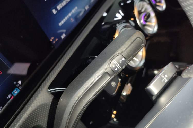 Used Mercedes-Benz A-Class 2024 Updated A 200 L Fashion Version Gear Lever