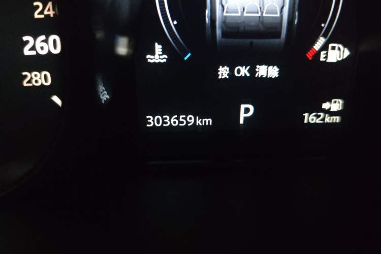 Used Land Rover Range Sport 2016 3.0 SC V6 HSE Odometer Close Up