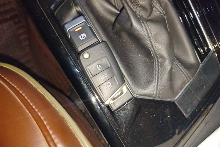 Used Volkswagen Tayron 2019 Teramont Edition 280TSI Two-Wheel Drive Luxury Model China VI Standard Vehicle Key