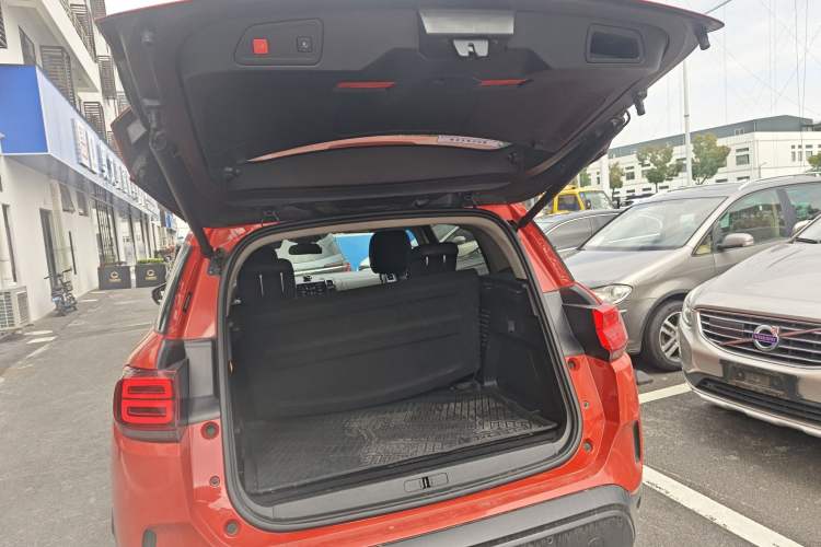 Used Citroen C5 AIRCROSS 2017 380THP Luxury Model Trunk