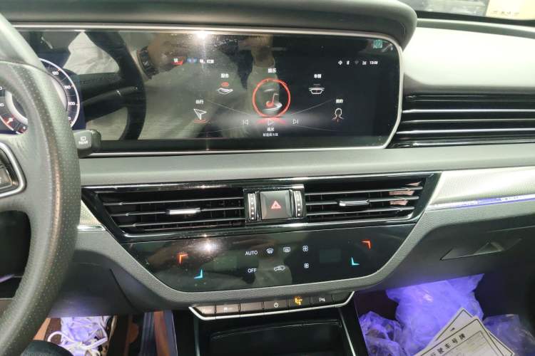 Used Hongqi HS5 2022 Revised Version 2.0T Smart Connect Flagship Edition Audio And AC Panel