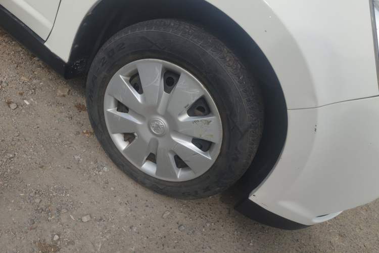 Used Venucia R50 2015 1.6L Manual Fashion Edition
