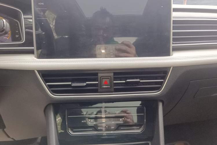 Used Volkswagen Tiguan L 2023 330TSI Automatic Two-Wheel Drive Smart Edition Audio And AC Panel