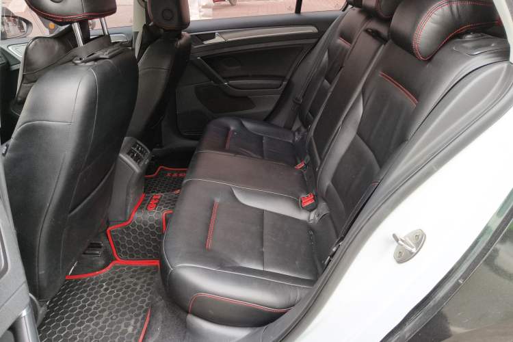 Used Volkswagen Golf 2017 1.6L Automatic Comfort Million-Vehicle Anniversary Edition
