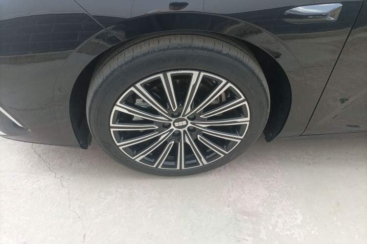 Used Geely Galaxy 8 2025 130km EM-P Starship Edition Left Front Wheel Hub
