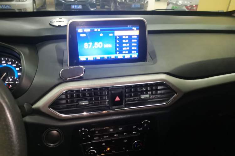 Used Dongfeng Fengon S560 2019 1.8L CVT Elite Model Audio And AC Panel