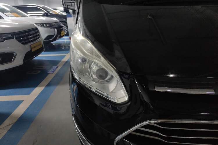 Used Ford Tourneo Custom 2017 2.0T Automatic Elite Version Right Front Headlight