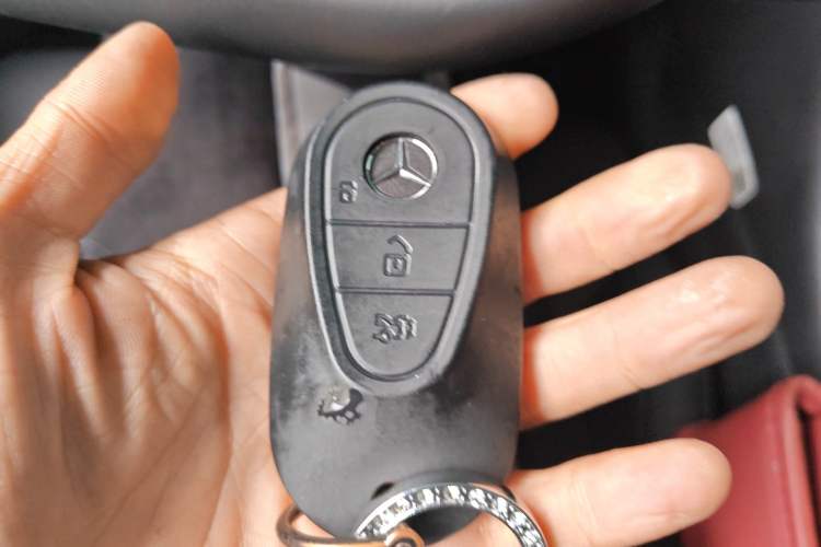 Used Mercedes-Benz C-Class 2025 Facelift C 260 L Sport Edition Vehicle Key