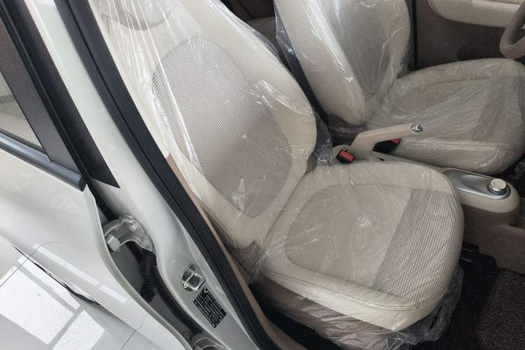 Used Wuling Hongguang MINIEV 2025 Four-Door Version Advanced Edition Right Front Seat