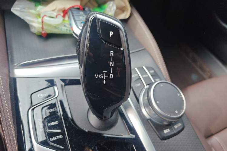 Used BMW 5 Series New Energy 2022 Restyled 535Le Pioneer Edition M Sport Package Gear Lever
