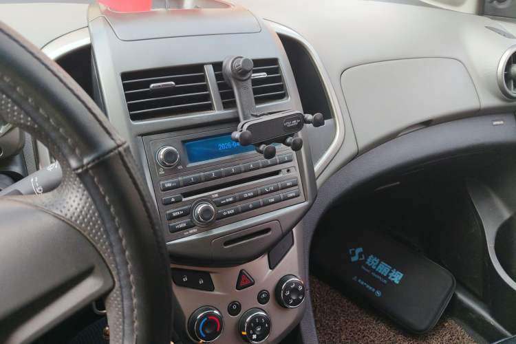 Used Chevrolet Aveo Sonic 2011 Sedan 1.4L MT SL
