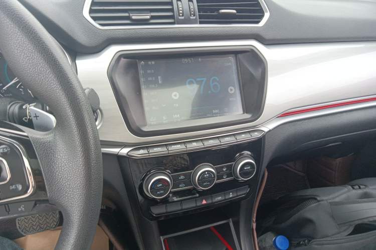 Used Haval H2 2018 Chuanxiang Edition Blue Badge 1.5T Dual-Clutch Two-Wheel Drive Fashionable Model