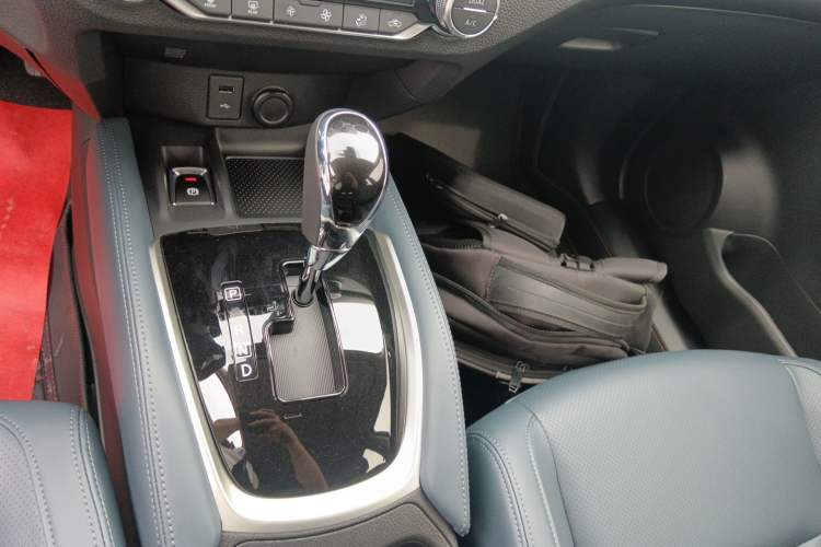 Used Nissan X-Trail 2025 Honor 2.0L Two-Wheel Drive Leading Edition Gear Lever