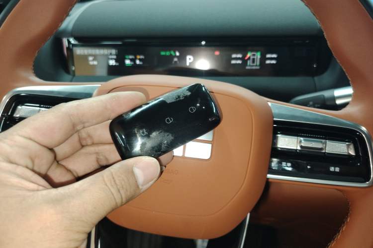 Used Geely Galaxy M9 2025 Model 210km Four-Wheel-Drive Leading Edition
