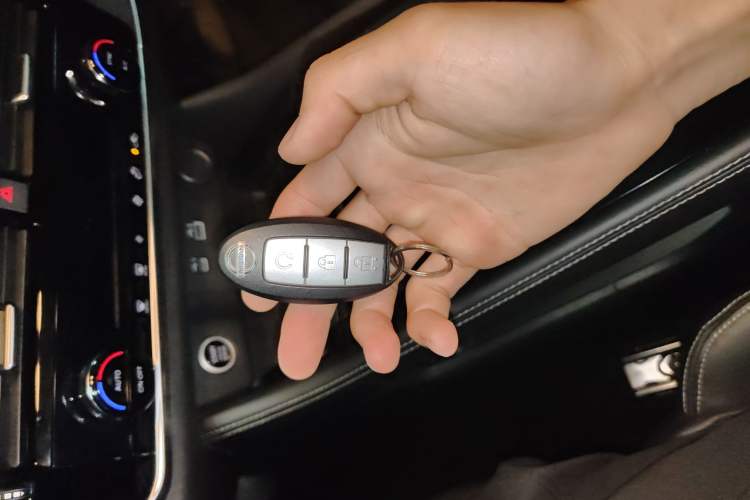 Used Nissan X-Trail 2021 VC-Turbo 300 CVT 2WD Luxury Edition 7-Seater Vehicle Key