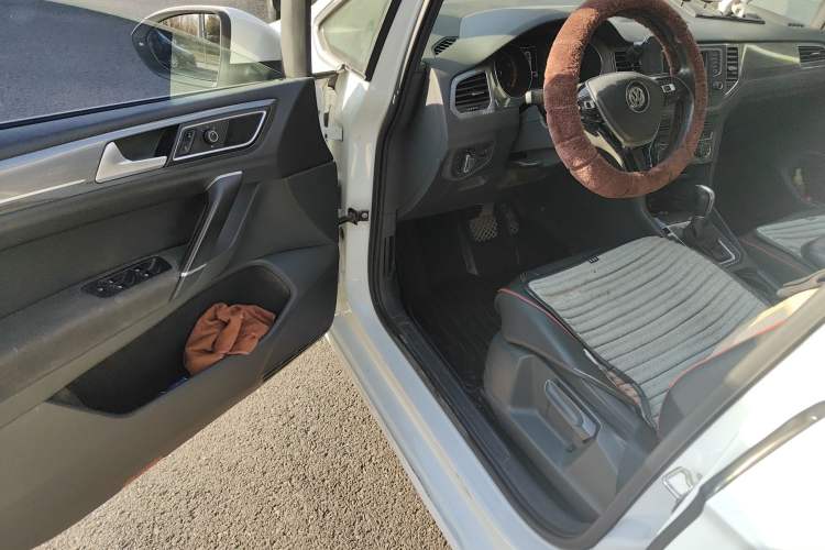 Used Volkswagen Golf Sportsvan 2016 230TSI Automatic Trend Edition Driver Seat