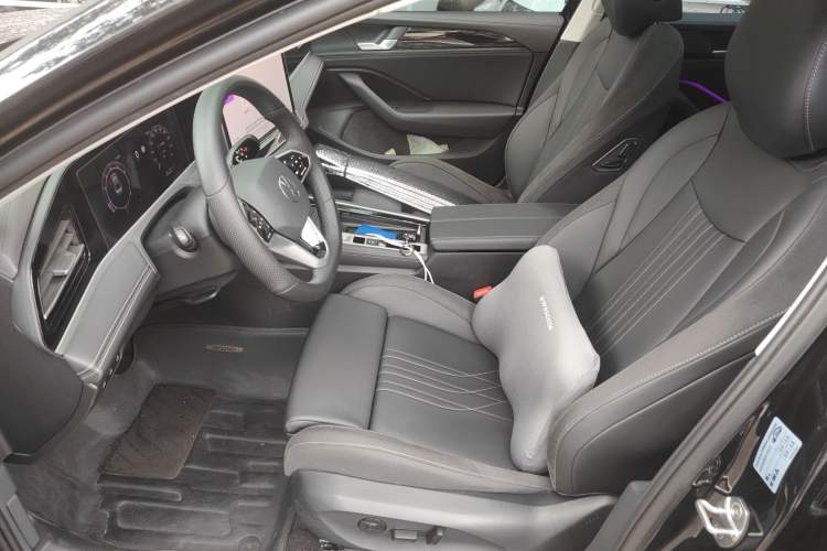 Used Volkswagen Magotan 2024 300TSI DSG Prestige Edition—A Real Eye-Catcher
