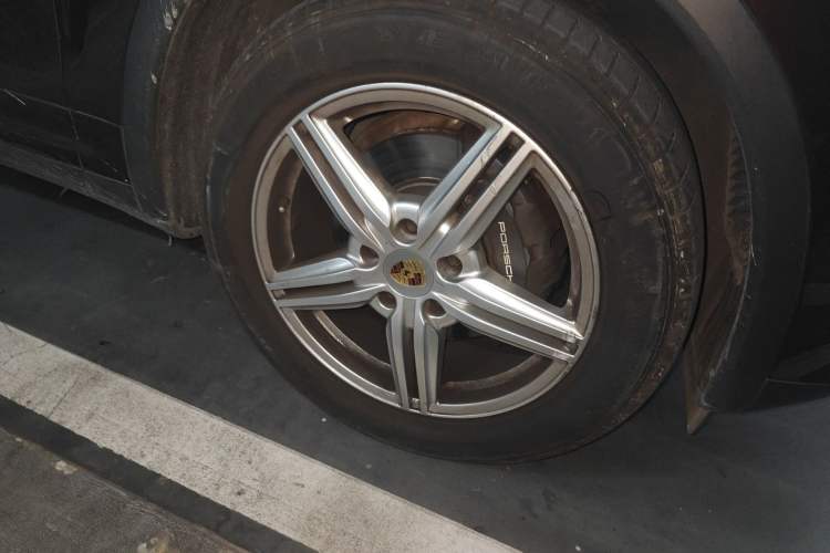 Used Porsche Cayenne 2014 Cayenne Platinum Edition 3.0T