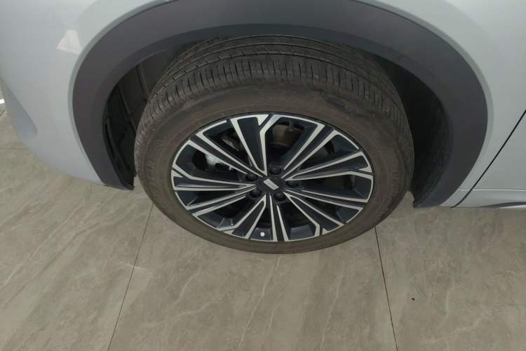 Used Geely Galaxy Xingjian 7 EM-i 2025 120km Flagship Edition
