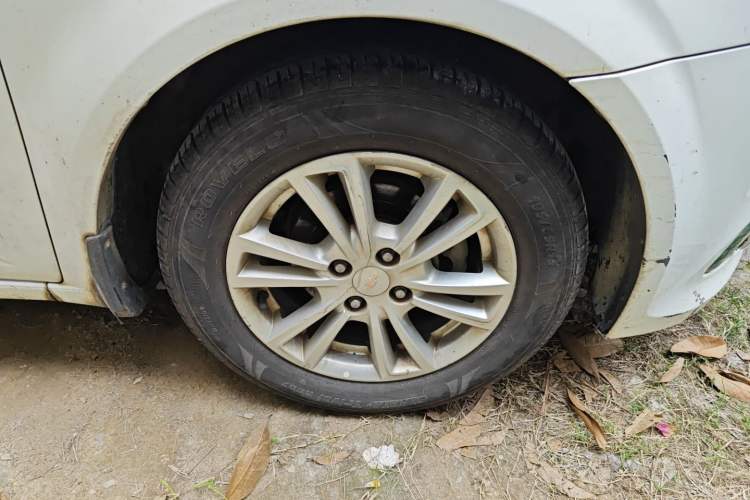 Used Chevrolet Aveo Sonic 2014 Hatchback 1.4SE MT LeYou Edition Right Front Wheel Hub