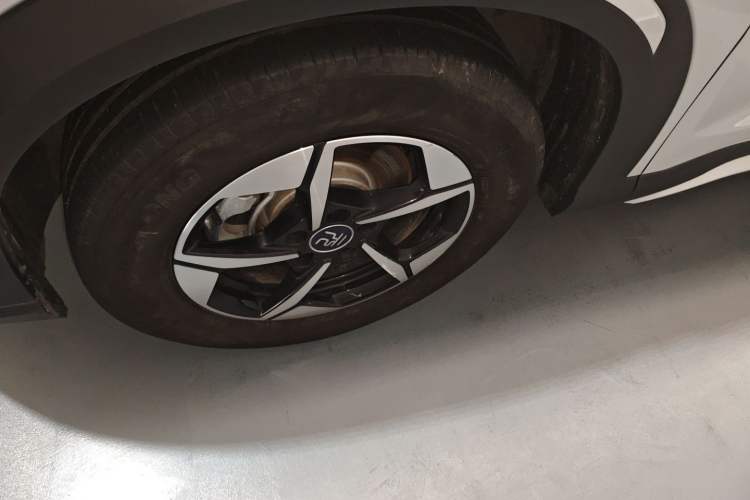 Used BYD Yuan UP 2024 401KM Leading Edition Left Front Wheel Hub