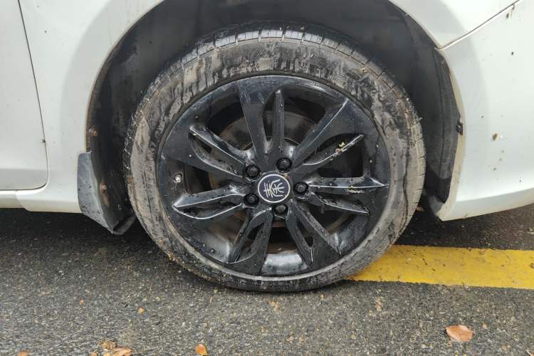 Used BYD Qin New Energy 2015 1.5T Dual-Crown Flagship Plus Edition Right Front Wheel Hub