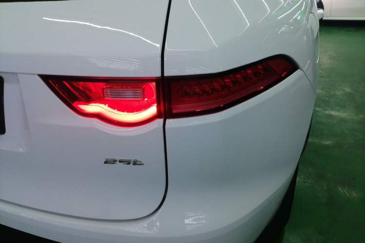 Used Jaguar F-PACE 2016 2.0T Two-Wheel-Drive R-Sport Sport Edition