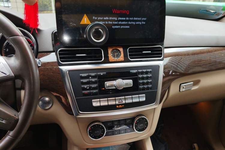 Used Mercedes-Benz M-Class 2012 ML 350 Luxury Edition Audio And AC Panel