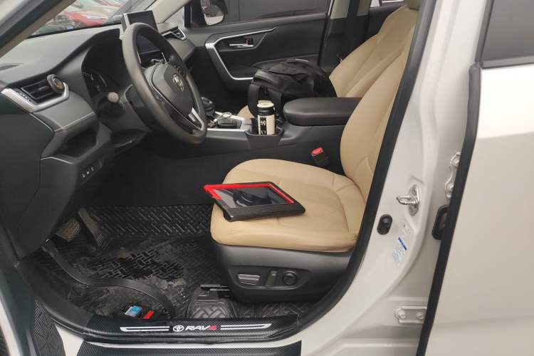 Used Toyota RAV4 2022 2.0L CVT 4x4 Fashion Edition