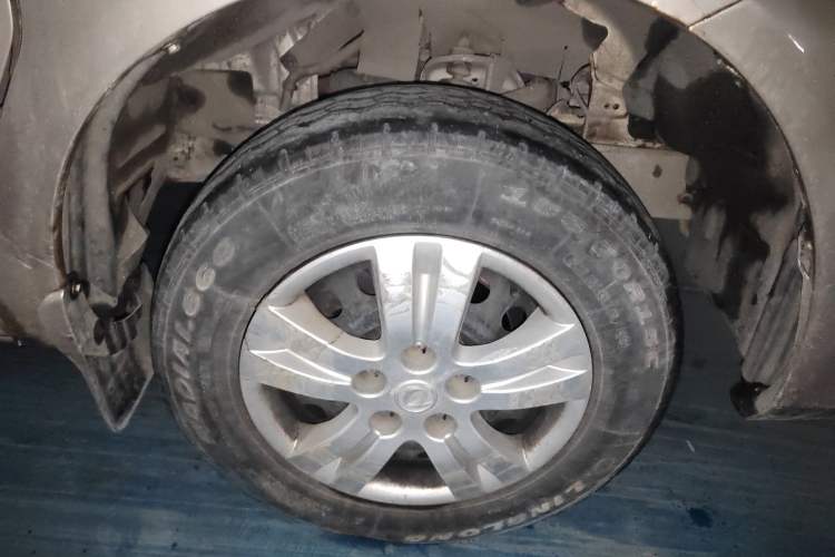 Used FORTHING Lingzhi 2018 M5L 1.6L 7-Seater Comfort Model Right Front Wheel Hub