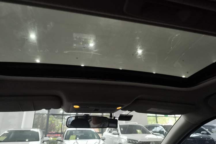 Used Nissan Sylphy 2019 1.6XV CVT Smart Connect Luxury Edition China VI Standard Headliner