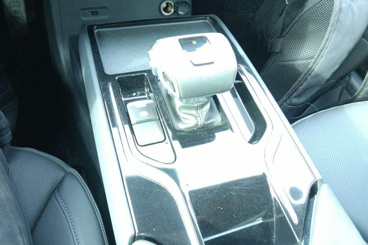 Used Hongqi E-QM5 2024 450km Range Commuter Version Gear Lever