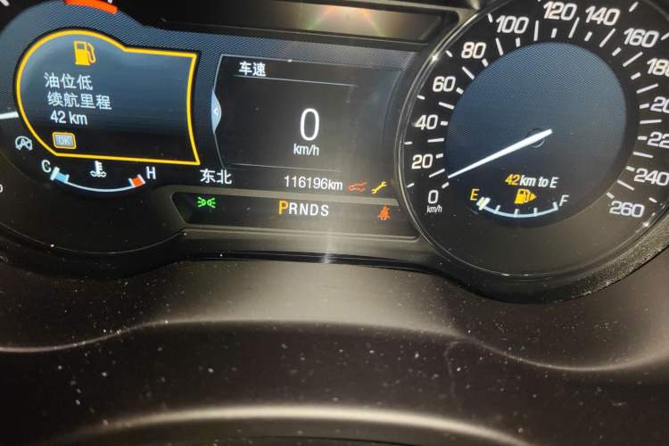 Used Lincoln MKC 2018 2.0T Two-Wheel Drive Deluxe Edition Odometer Close Up