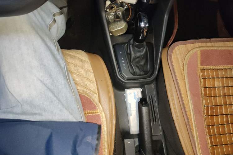 Used Volkswagen Jetta 2017 1.5L Automatic Fashion Model Gear Lever