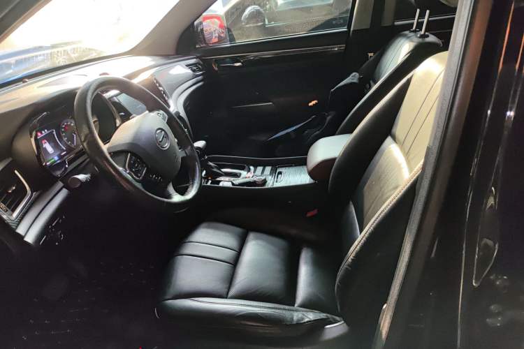 Used GAC Trumpchi GS7 2017 320T Four-Wheel Drive Luxury Smart Connectivity Model