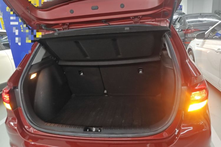 Used Kia KX Cross 2017 1.4L AT GLS Trunk