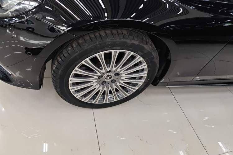 Used Mercedes-Benz E-Class 2018 Restyled E 300 L Sporty and Stylish Edition
