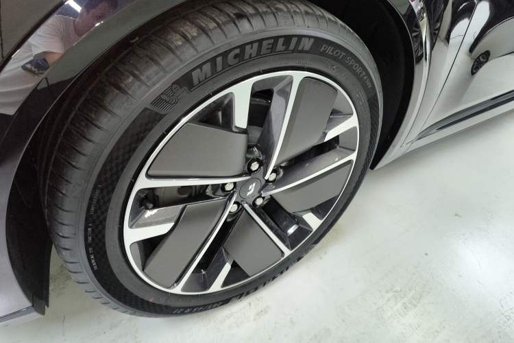 Used Li Auto L9 2025 Ultra Smart Refreshed Edition Left Front Wheel Hub