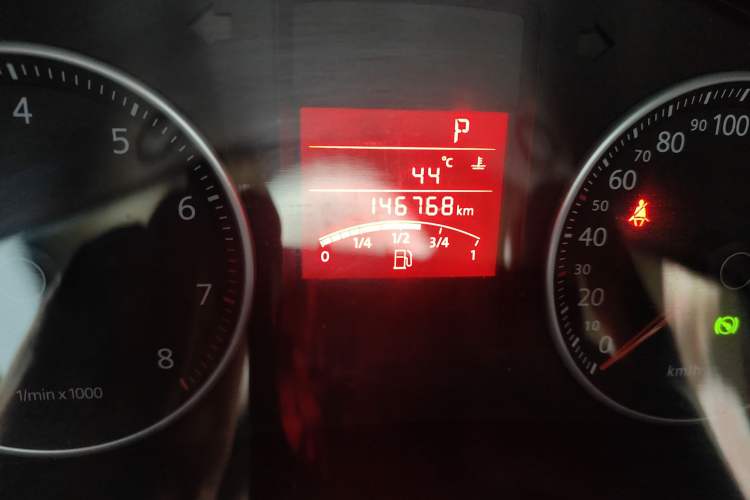 Used Volkswagen Bora 2012 1.6L Automatic Comfort Edition Odometer Close Up