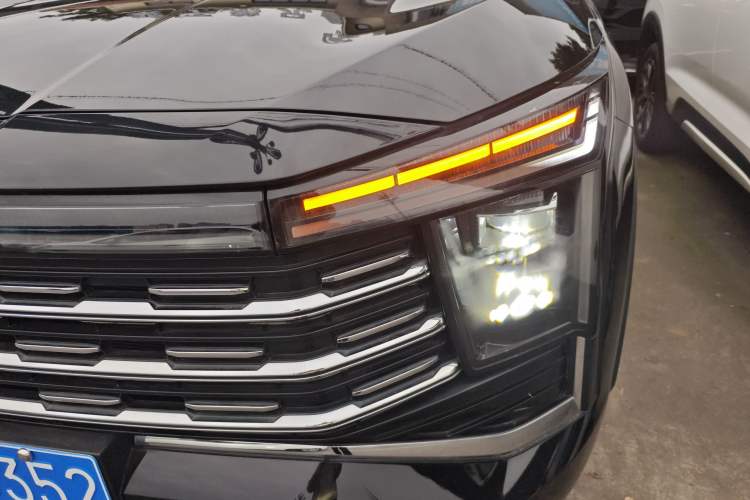 Used SOL X8 PLUS 2023 1.5 TGDI DCT Smart Home Edition 7-Seater