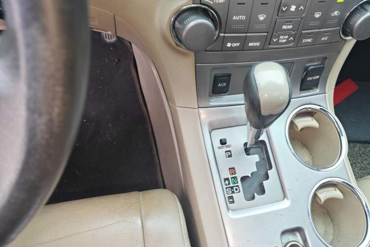 Used Toyota Highlander 2009 3.5L 4x4 7-Seater Luxury Edition Gear Lever