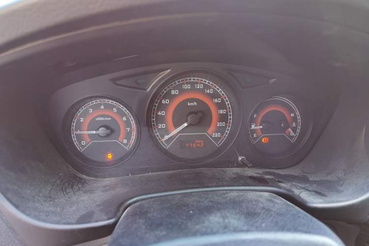 Used Soueast V3 Lingyue 2011 Revised Version 1.5L Manual – Style Edition
