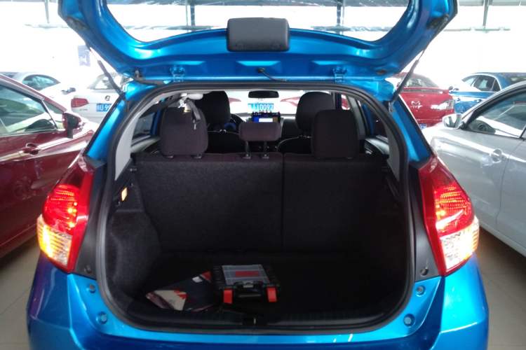 Used Toyota YARiS L Zhi Xuan 2014 1.3E Automatic Charm Edition Trunk