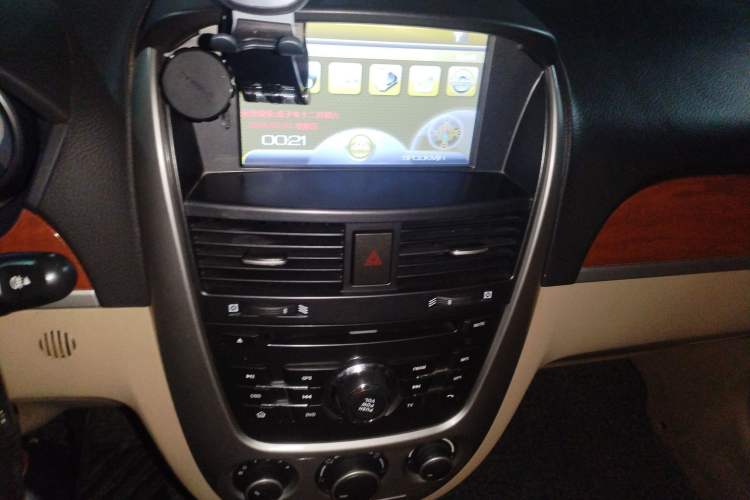 Used Buick Excelle 2011 1.6 LE-AT Audio And AC Panel