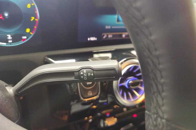 Used Mercedes-Benz A-Class 2022 Revised Version A 200 L Sport Sedan Fashionable Style
