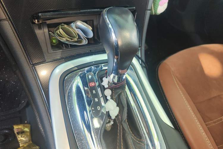 Used Buick Regal 2015 1.6T Elite Tech Model Gear Lever